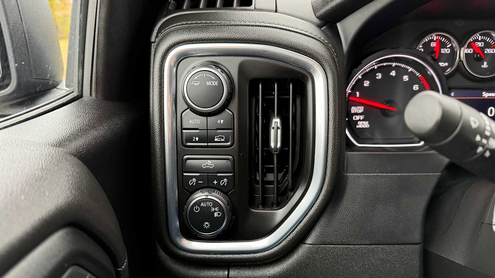 Used 2022 Chevrolet Silverado 1500 LT image 14