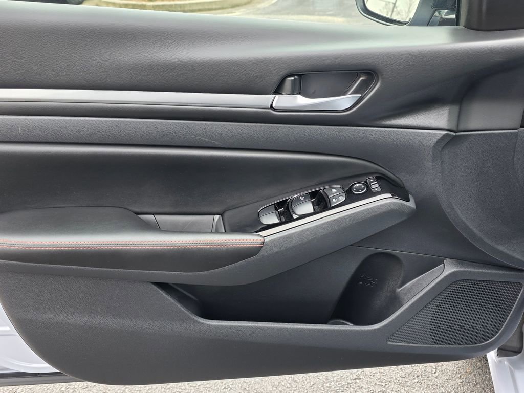 Used 2024 Nissan Altima 2.5 SR image 12