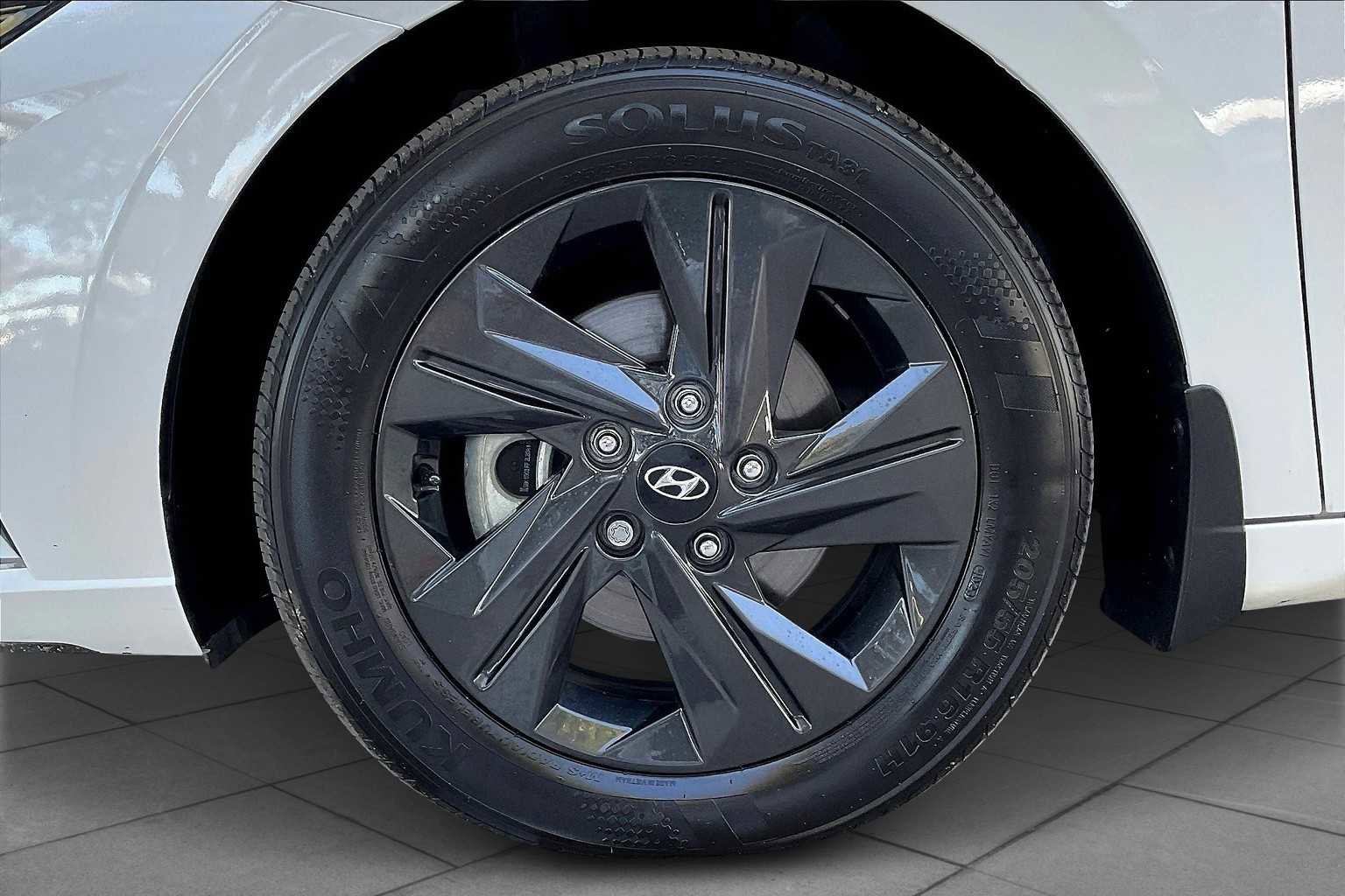 Used 2023 Hyundai Elantra Blue image 7