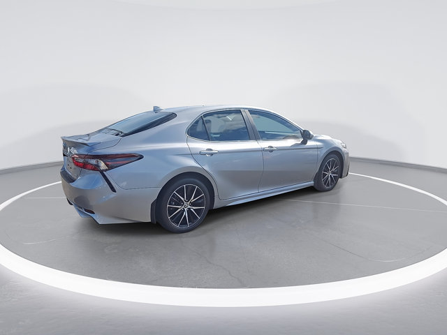 Used 2024 Toyota Camry SE w/ Cold Weather Package FWD image 8