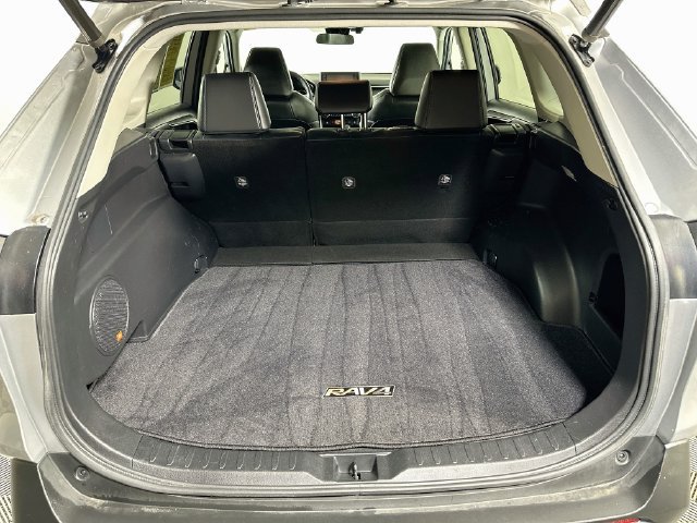 Used 2021 Toyota RAV4 XLE Premium AWD/4WD image 31