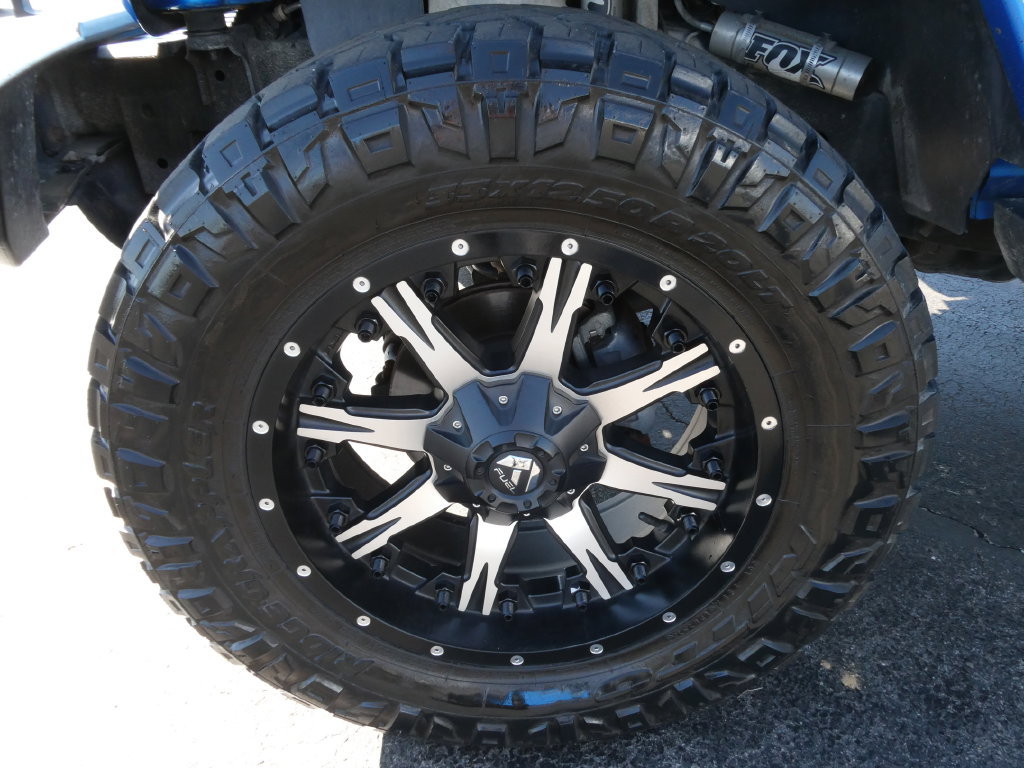 Used 2015 Jeep Wrangler Unlimited Sahara w/ Dual Top Group AWD/4WD image 10