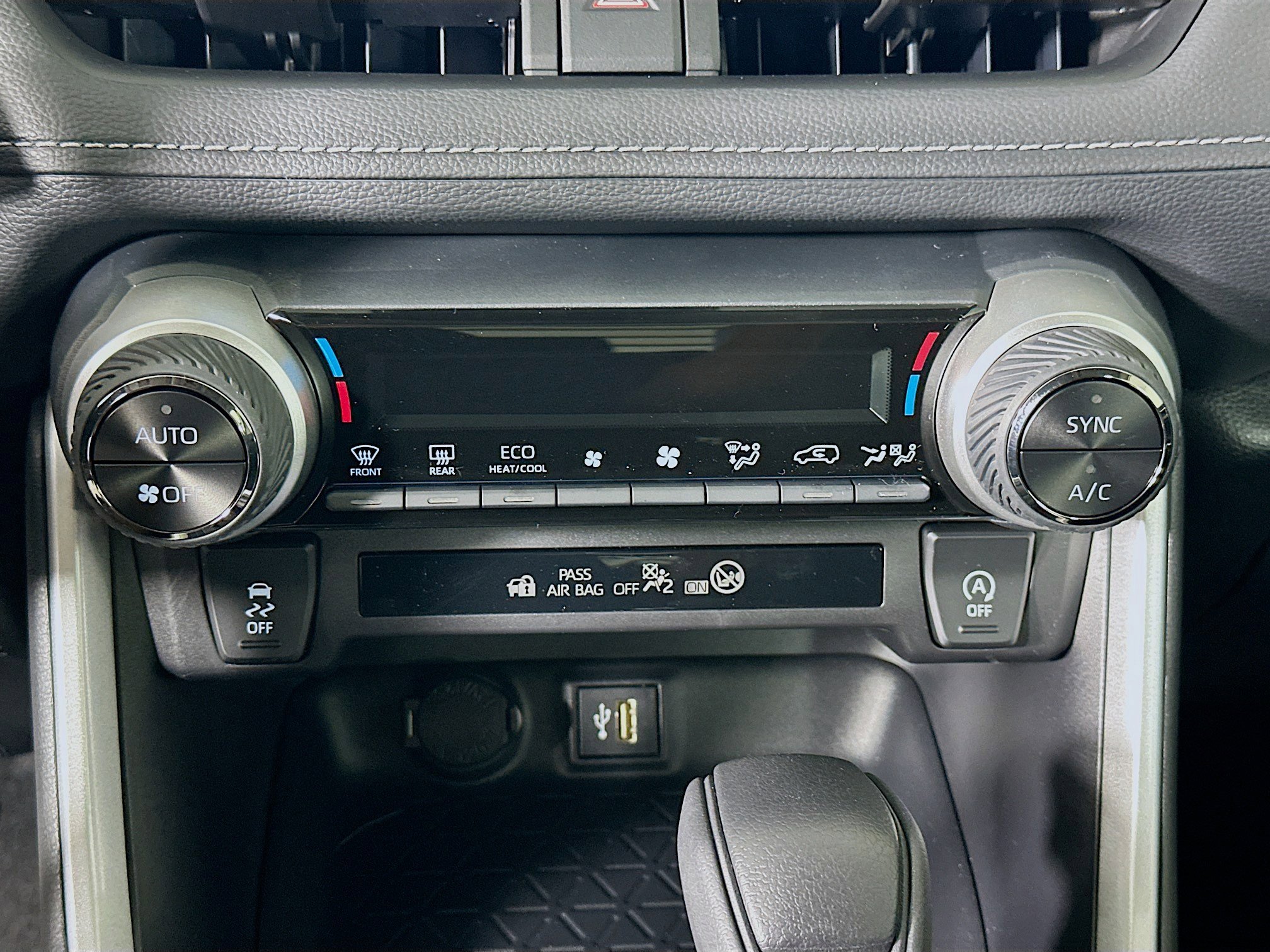 Used 2025 Toyota RAV4 XLE w/ Convenience Package image 23