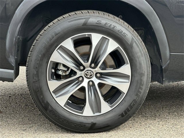 Used 2022 Toyota Highlander XLE image 32