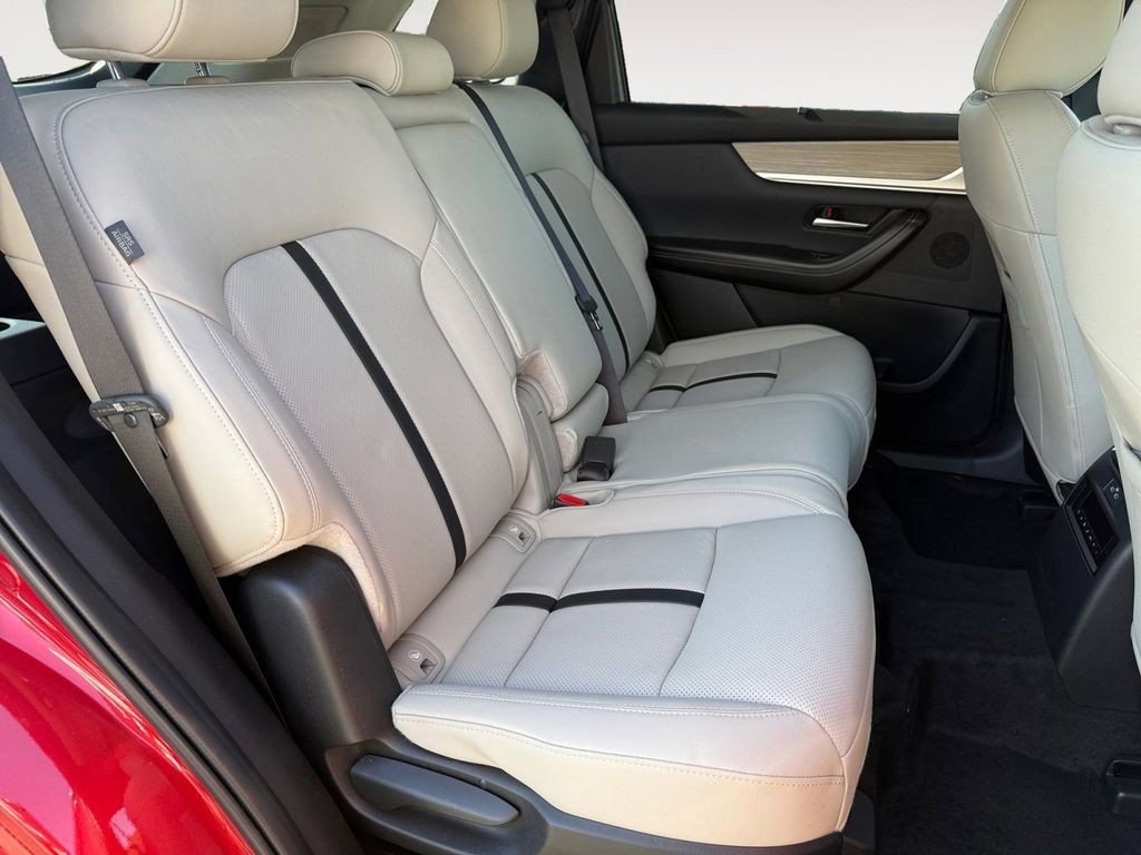 Used 2025 MAZDA CX-70 Plug-In Hybrid w/ Premium Pkg image 30