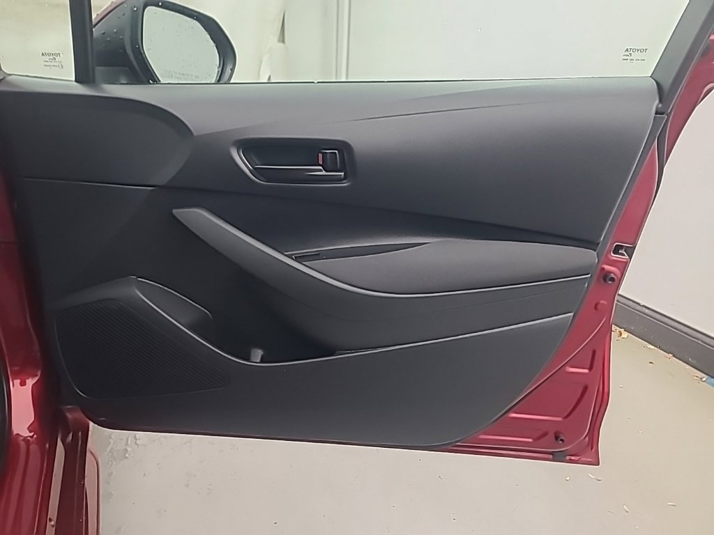 Used 2025 Toyota Corolla LE FWD image 12