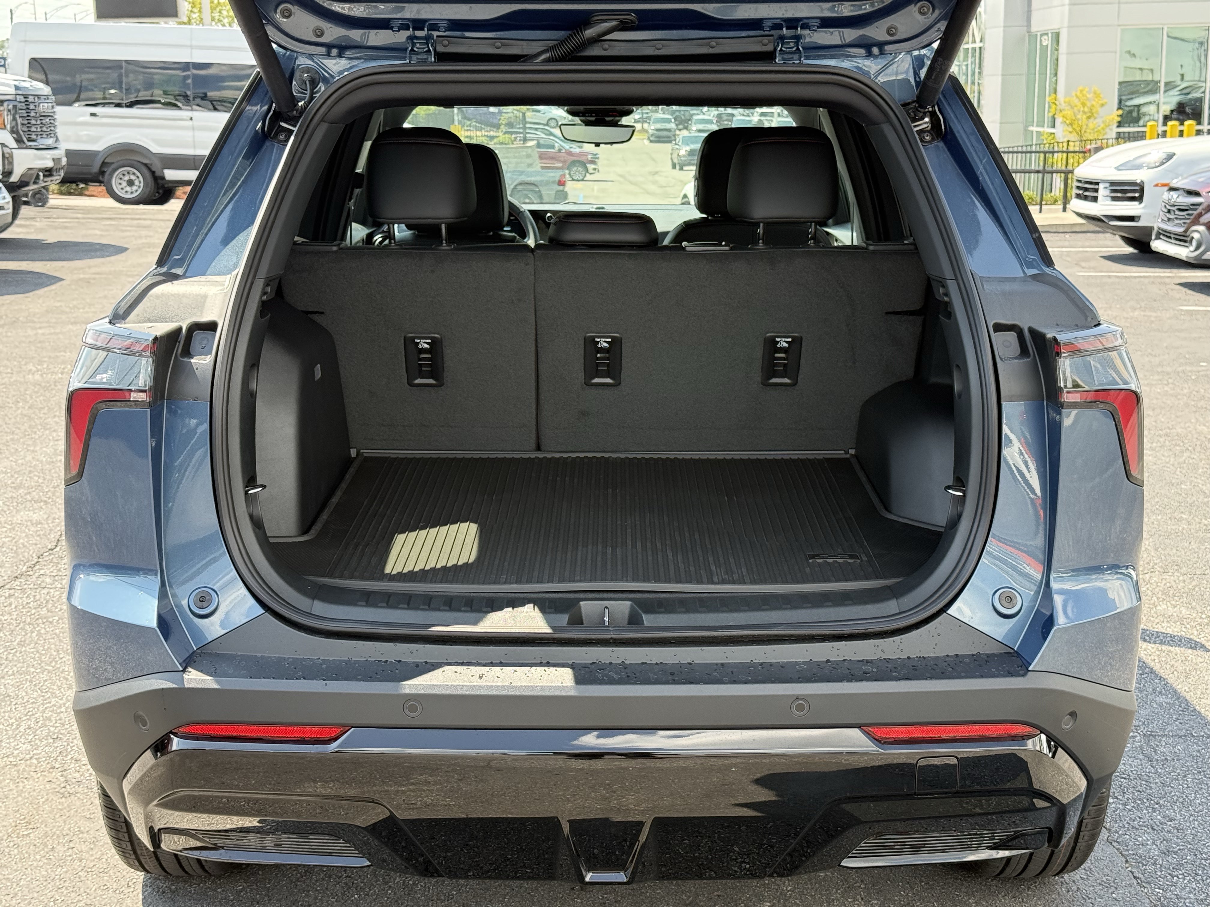 New 2027 Chevrolet Equinox RS w/ Safety and Technology Package FWD image 32