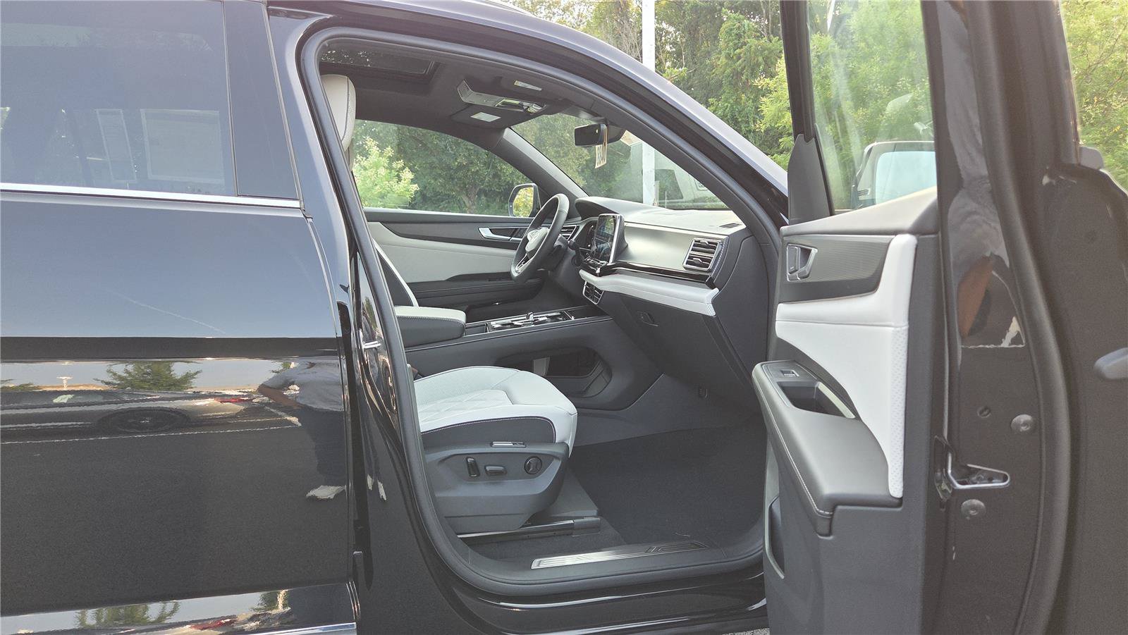 New 2026 Volkswagen Atlas Cross Sport SEL Premium R-Line AWD/4WD image 29