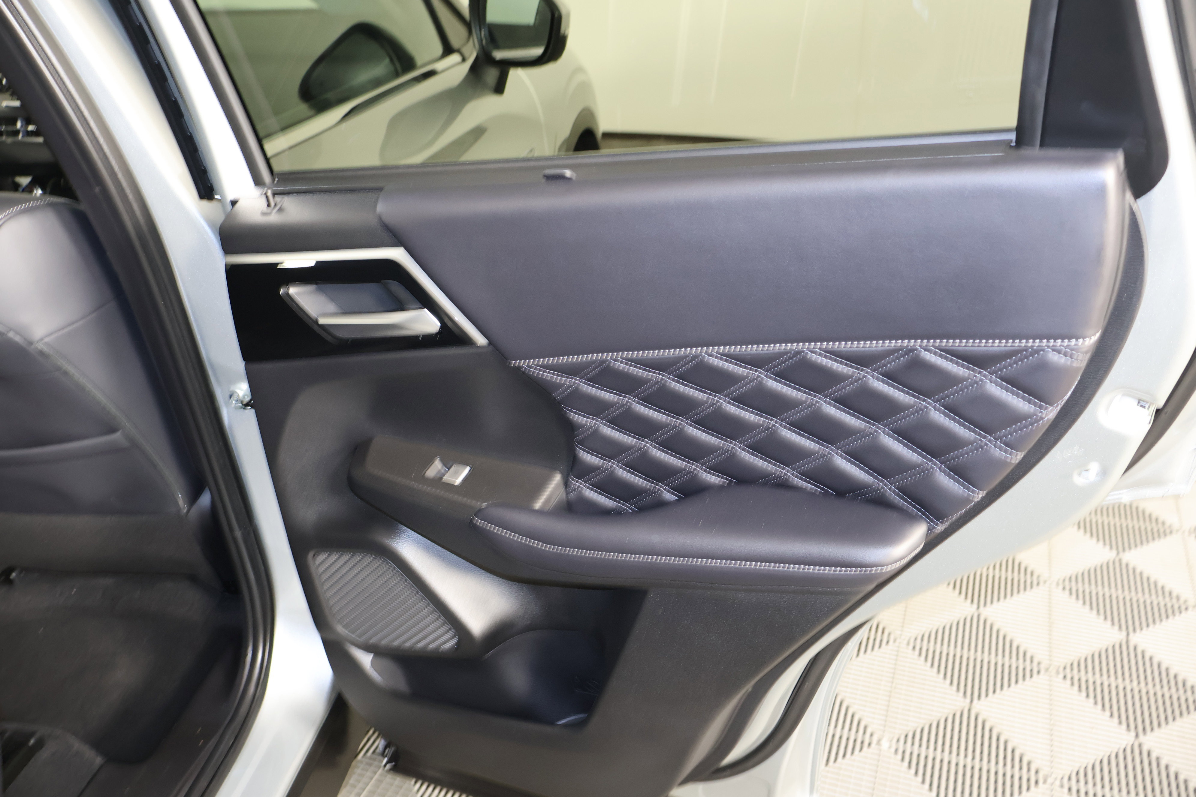 Used 2024 Mitsubishi Outlander SEL image 44