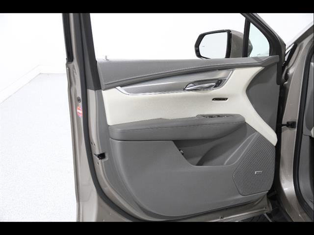 Used 2022 Cadillac XT5 Premium Luxury AWD/4WD image 4