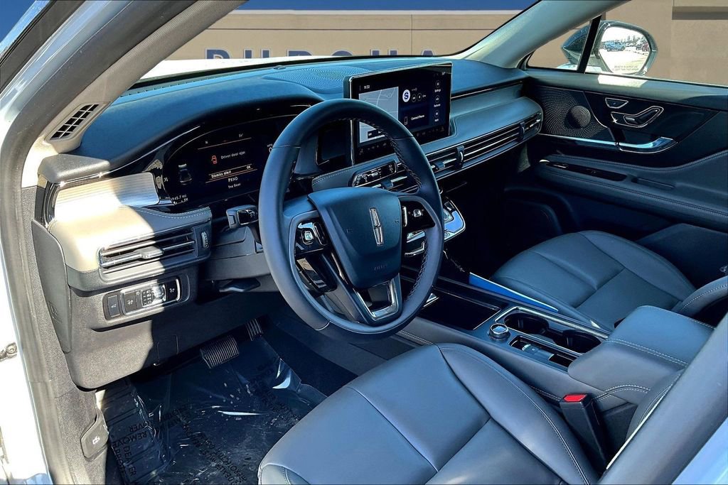 Used 2025 Lincoln Corsair Premiere image 19