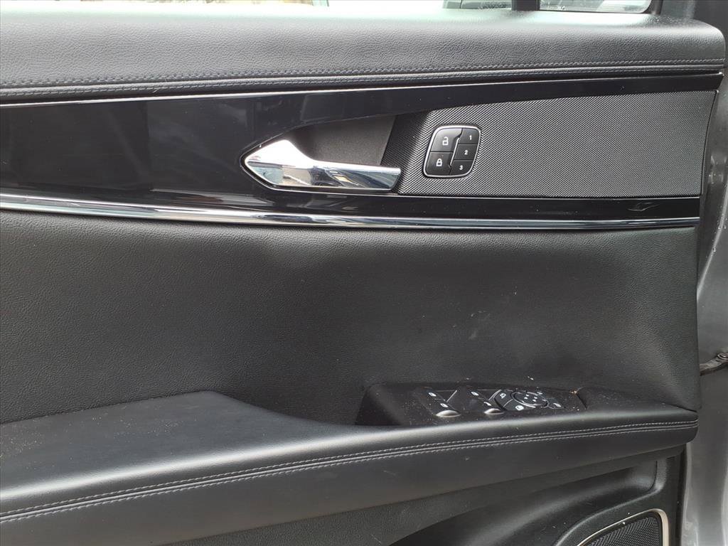 Used 2023 Lincoln Nautilus Reserve w/ Monochromatic Package image 11