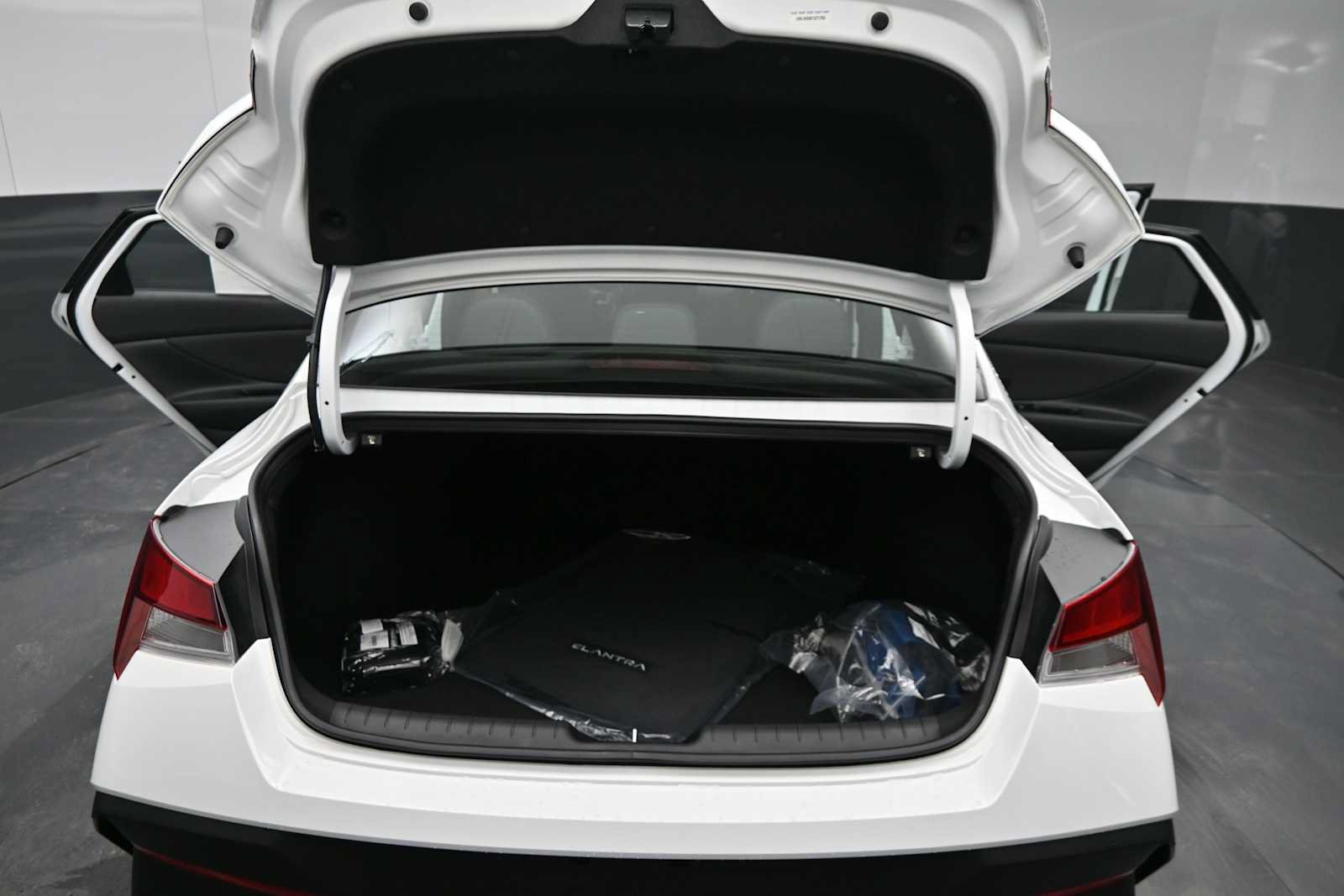 New 2026 Hyundai Elantra SEL Sport FWD image 13