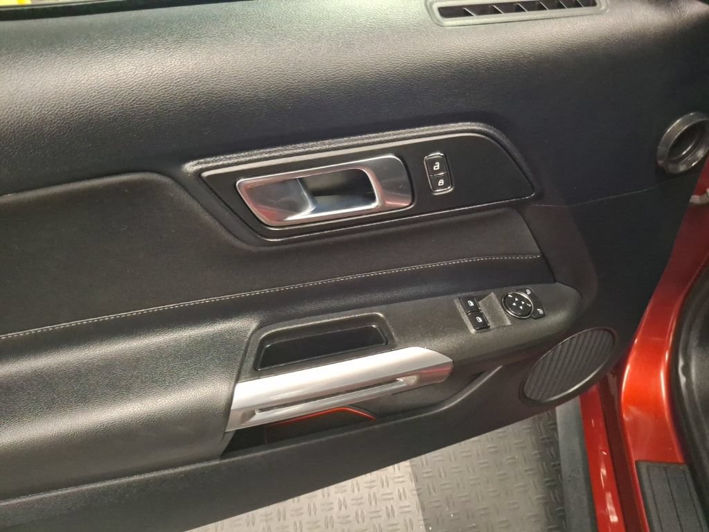 Used 2018 Ford Mustang Coupe RWD image 13