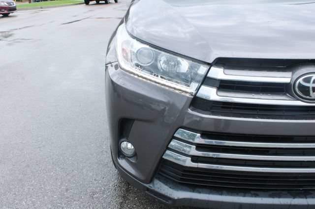 Used 2017 Toyota Highlander Limited AWD/4WD image 40