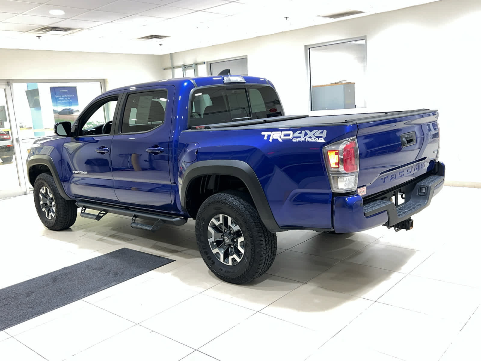 Used 2023 Toyota Tacoma TRD Off-Road w/ TRD Premium Off Road Package AWD/4WD image 11