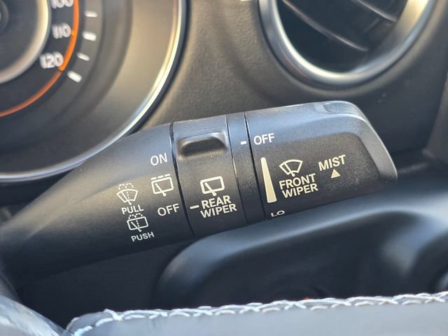 Used 2022 Jeep Wrangler Unlimited Sahara w/ Cold Weather Group AWD/4WD image 35