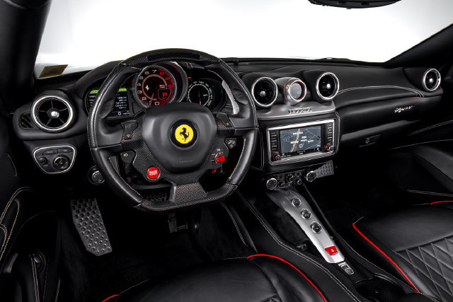 Used 2015 Ferrari California T RWD image 5
