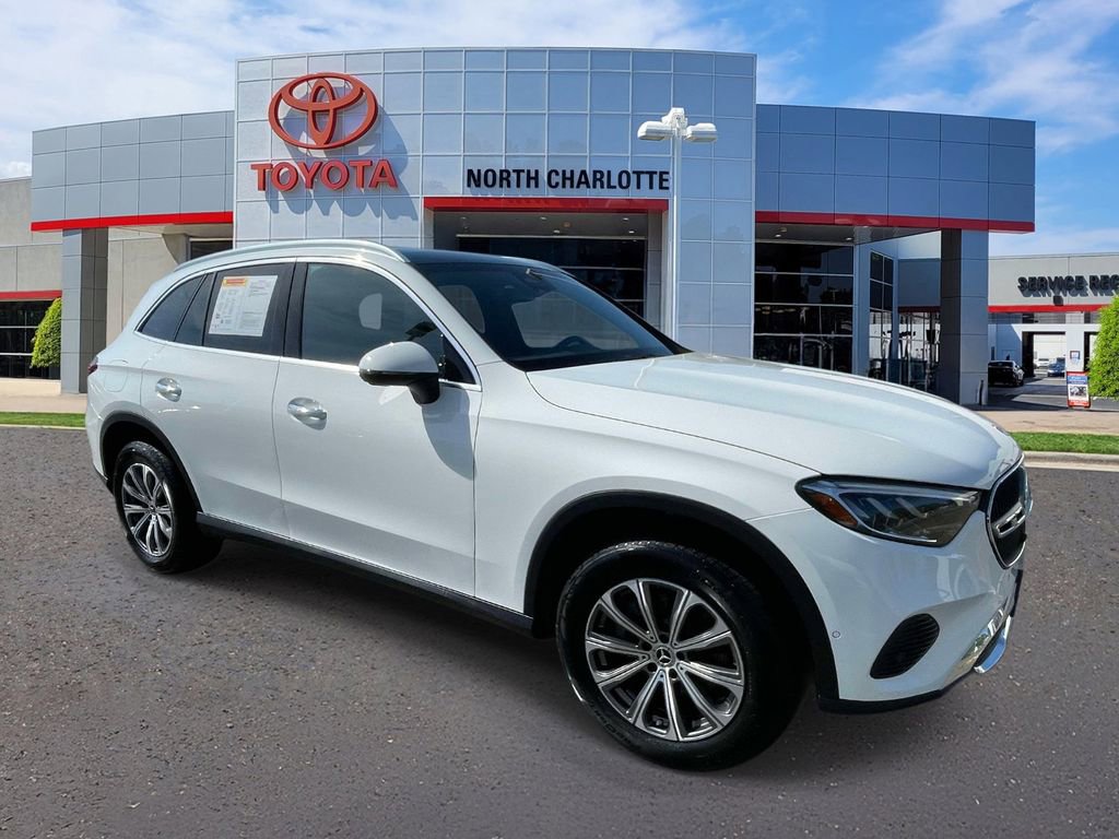 Used 2024 Mercedes-Benz GLC 300 4MATIC image 2