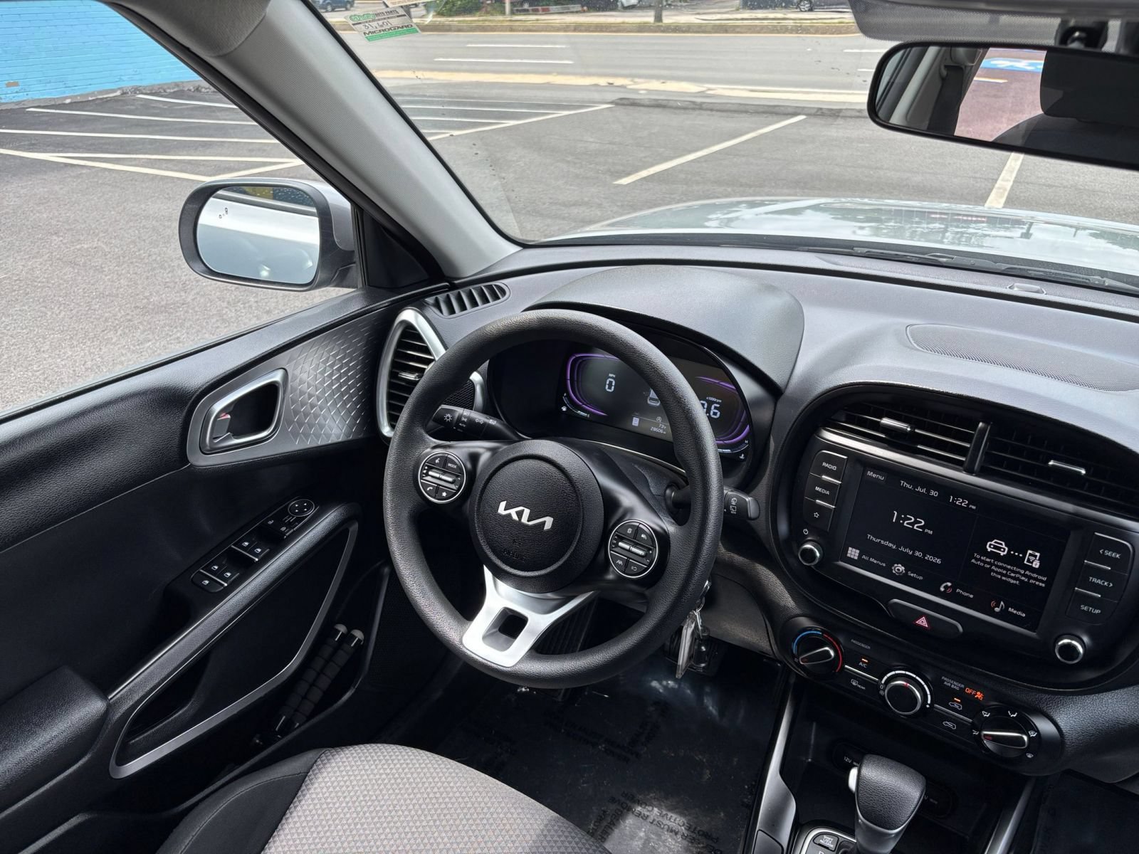 Used 2025 Kia Soul LX w/ LX Technology Package FWD image 24
