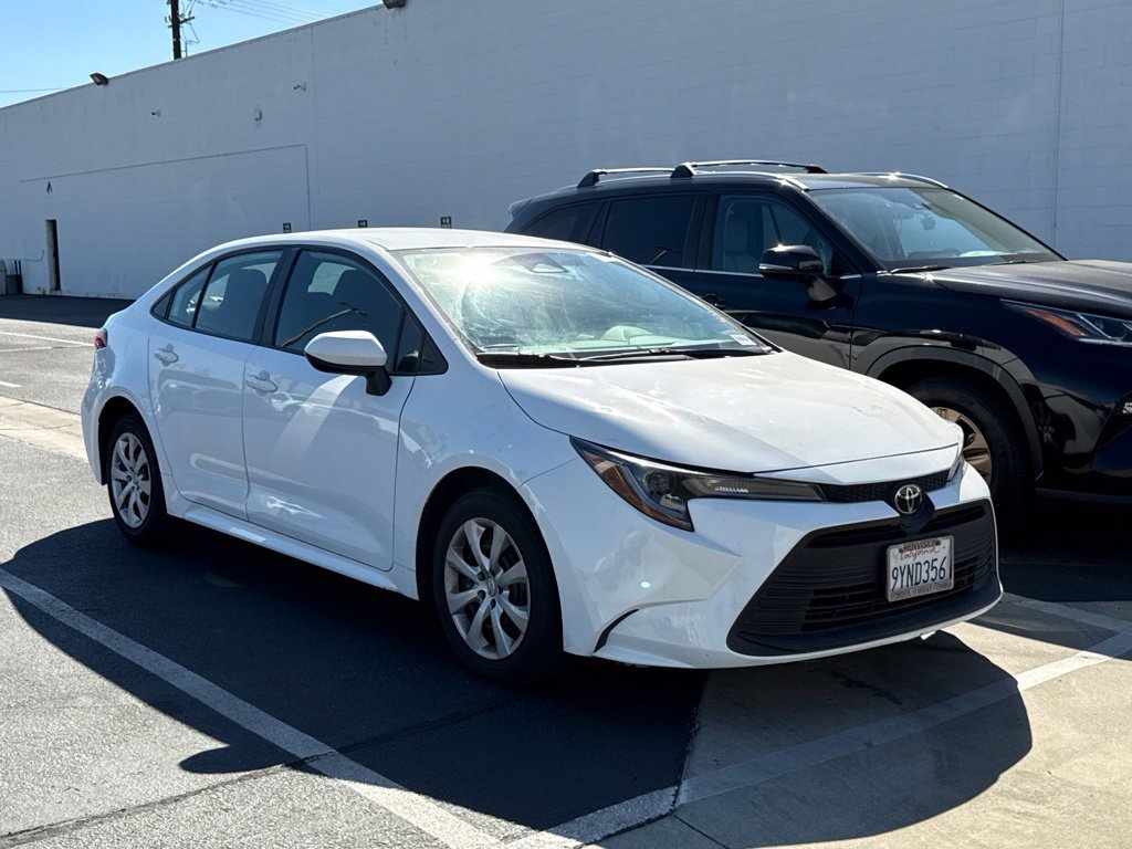 Used 2024 Toyota Corolla LE FWD image 1