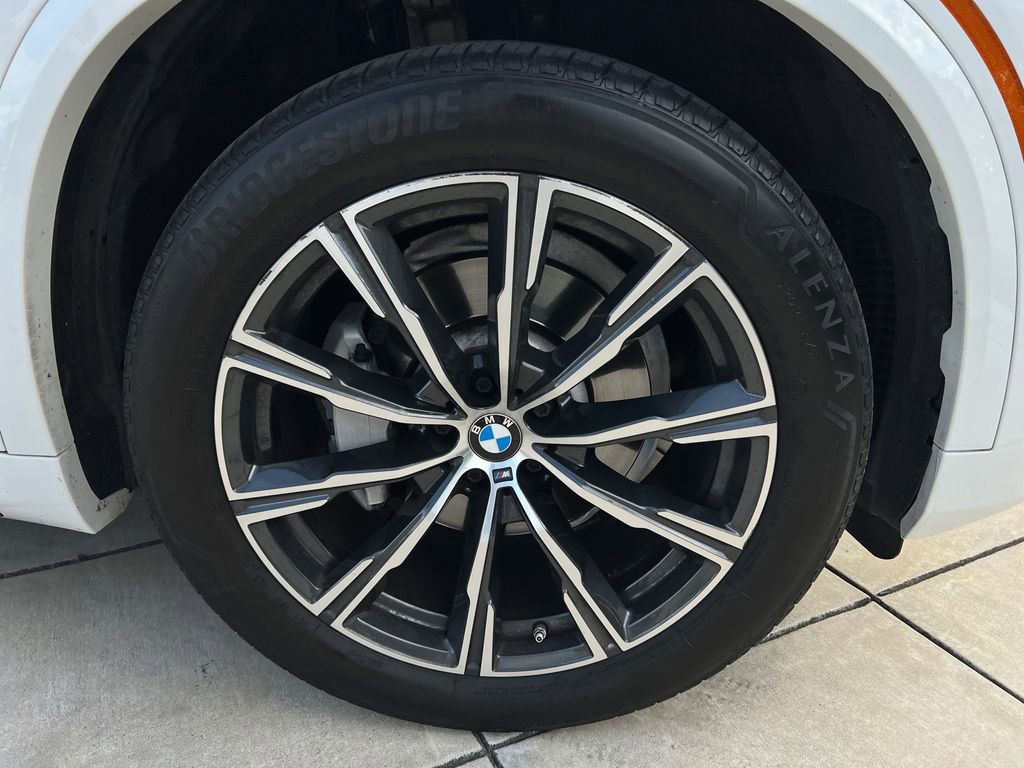 Used 2023 BMW X5 xDrive40i w/ M Sport Package AWD/4WD image 5