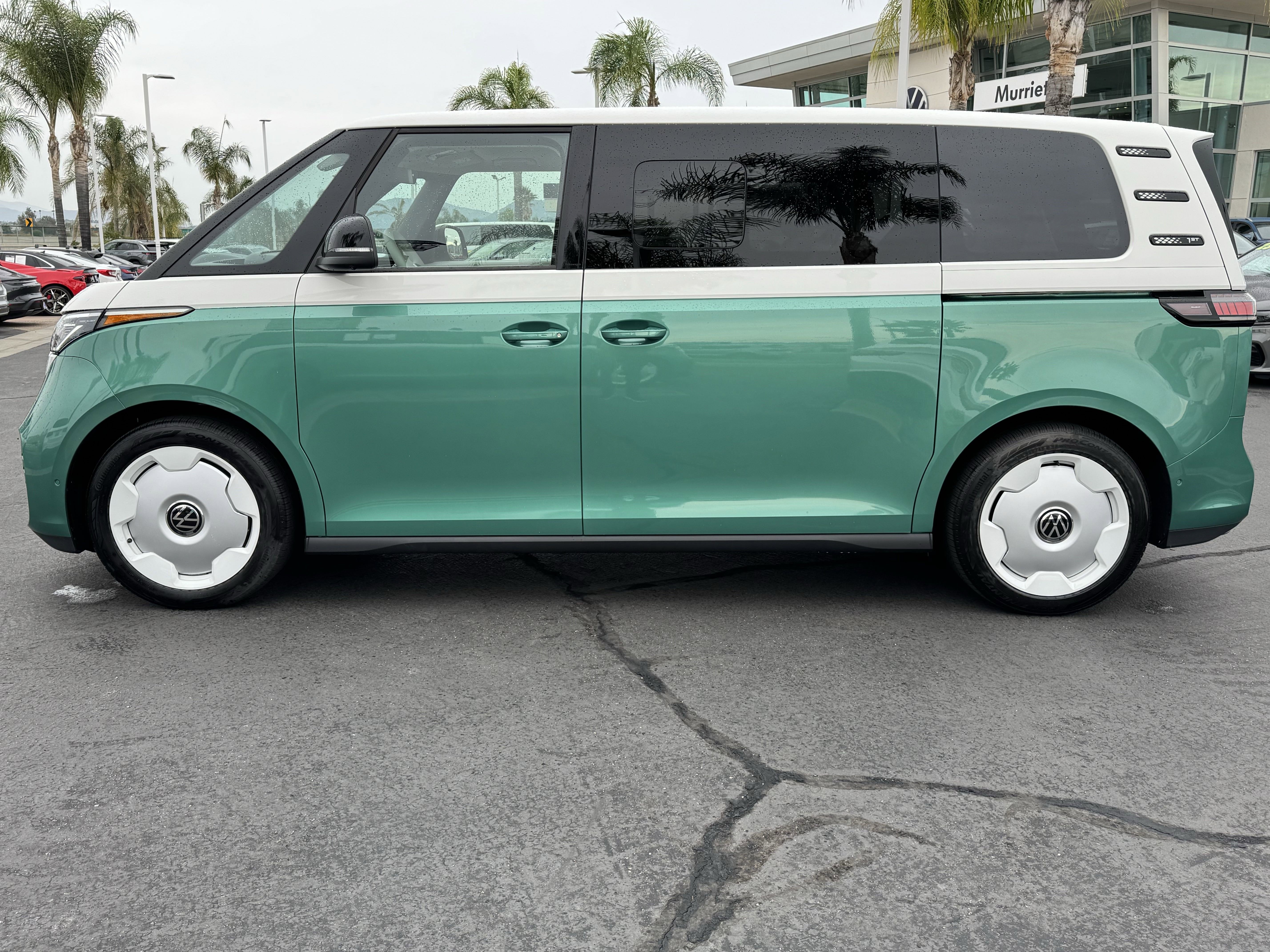 Used 2025 Volkswagen ID. Buzz 1st Edition image 6