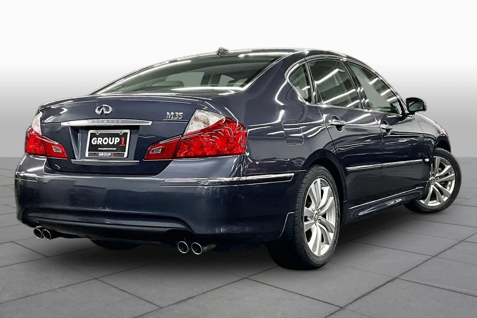 Used 2010 INFINITI M35 w/ Technology Pkg RWD image 12