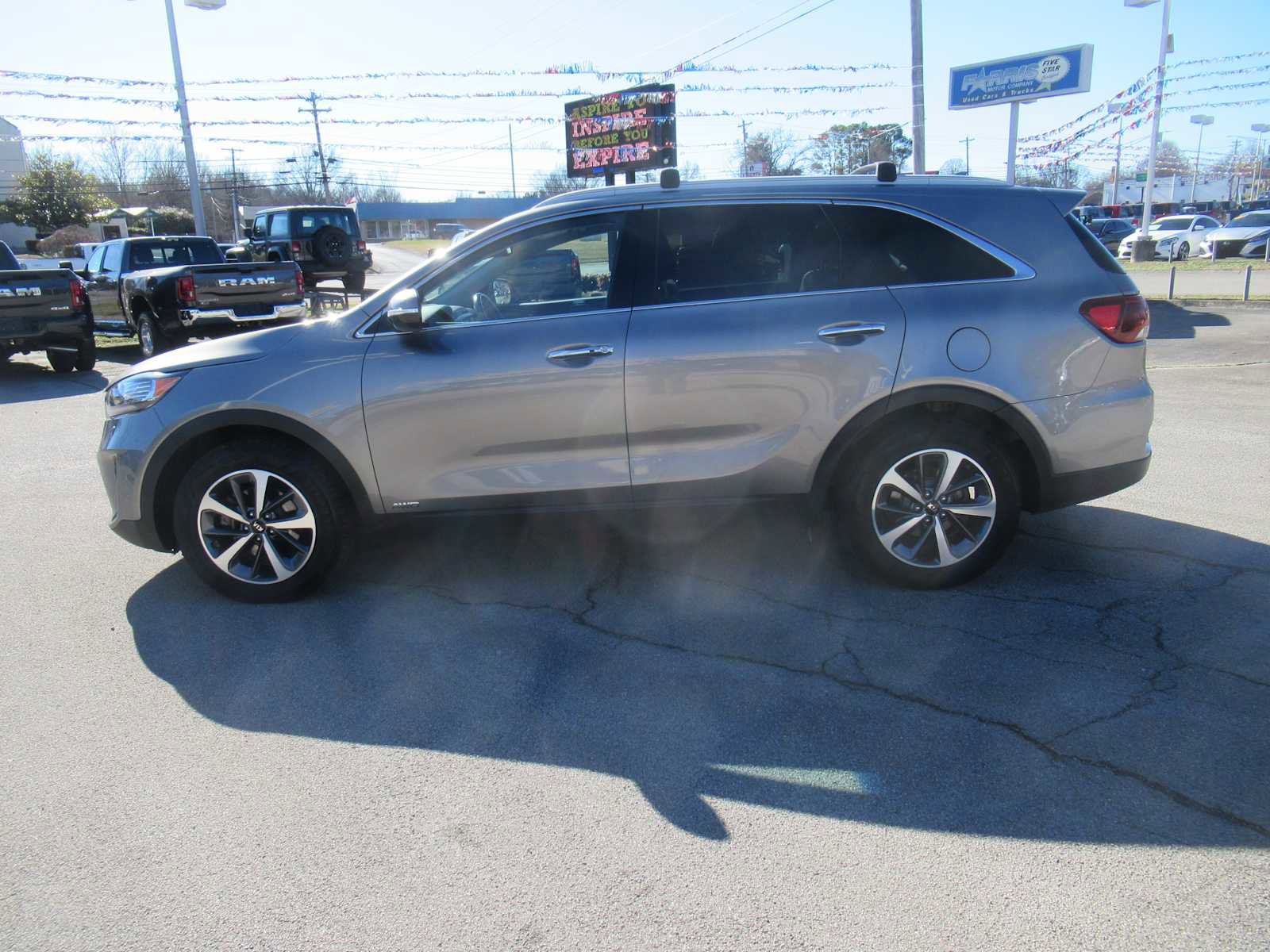 Used 2019 Kia Sorento EX image 2
