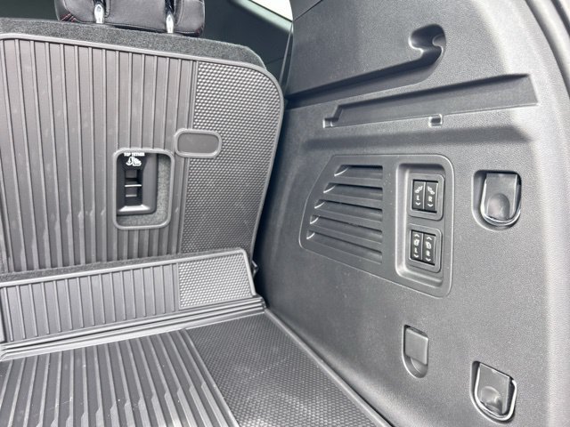 New 2026 Chevrolet Traverse RS w/ LPO, Floor Liner Package FWD image 12
