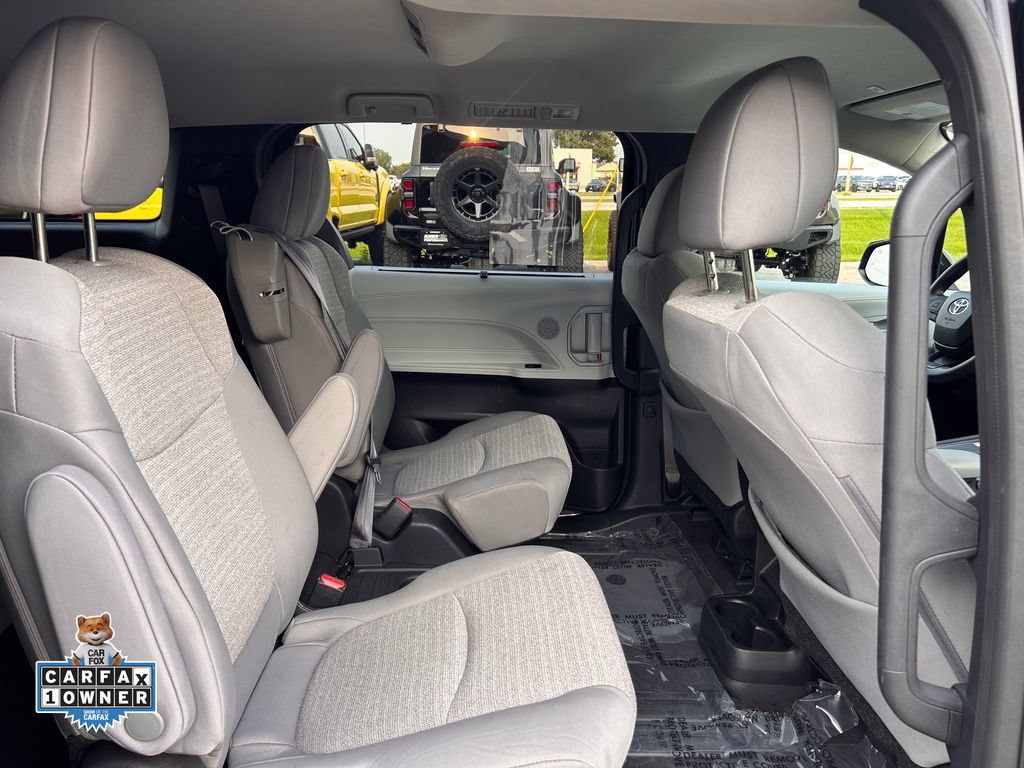 Used 2025 Toyota Sienna LE FWD image 19