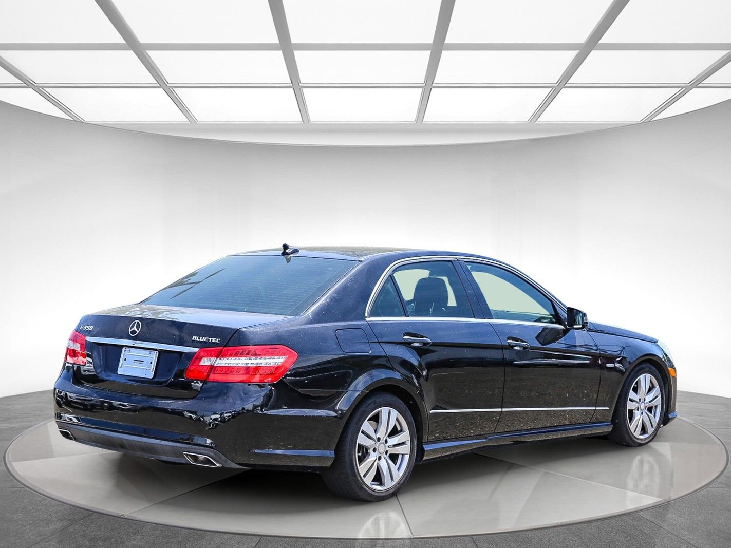 Used 2011 Mercedes-Benz E 350 BlueTEC Sedan image 3