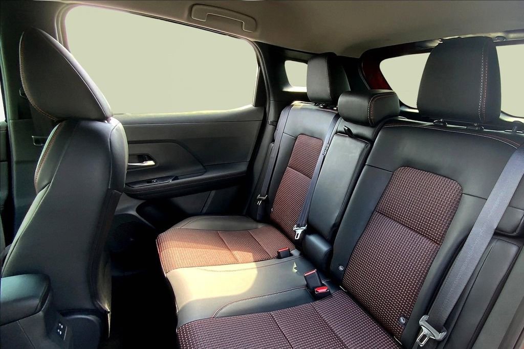 New 2025 Nissan Kicks SR image 12