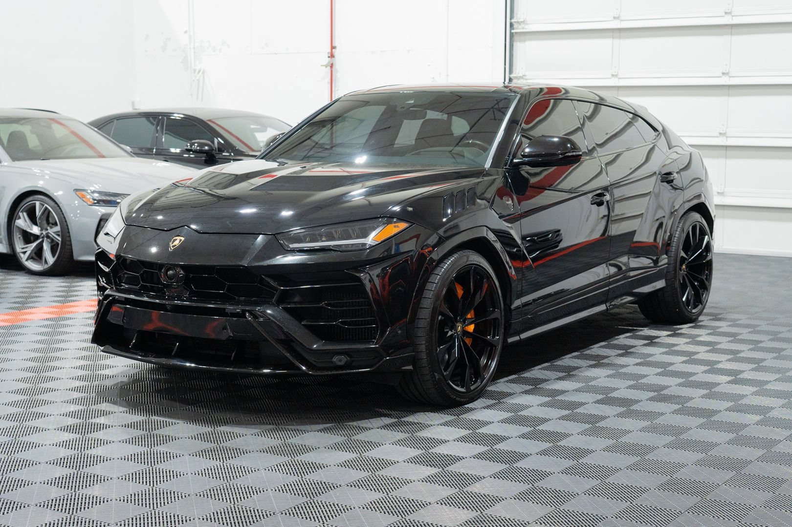 Used 2021 Lamborghini Urus AWD/4WD image 3