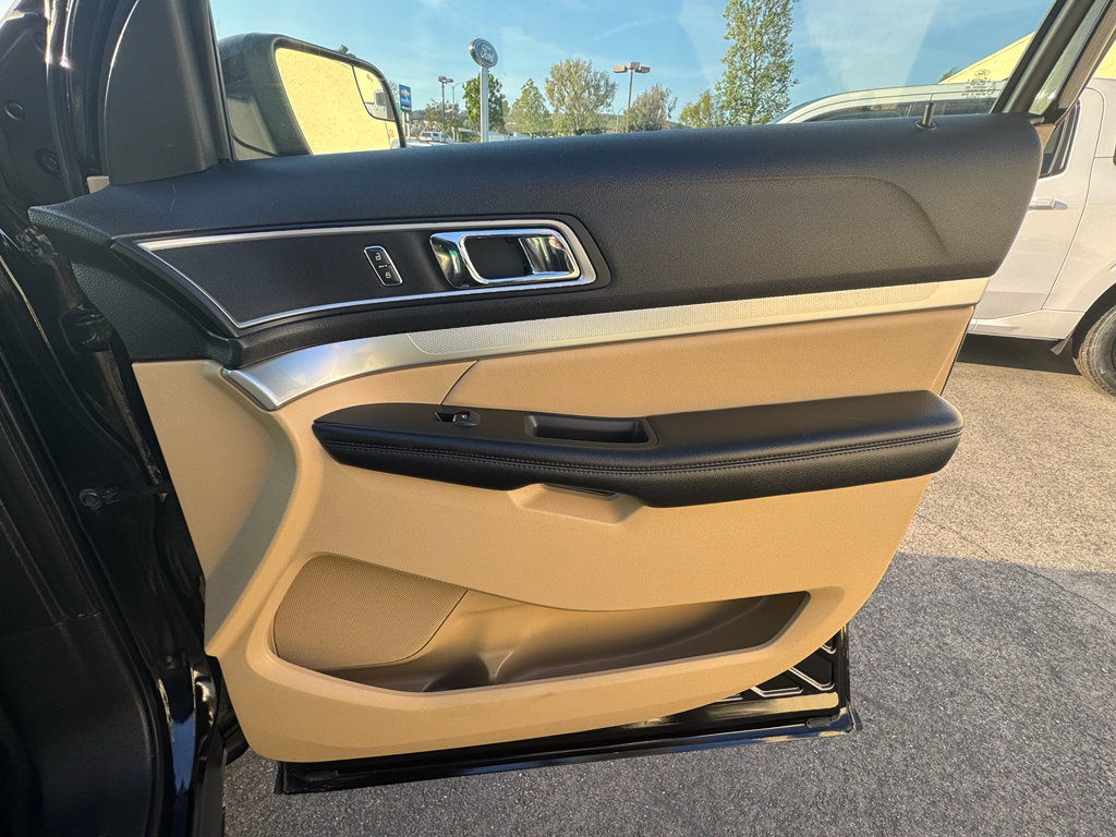 Used 2016 Ford Explorer XLT w/ Equipment Group 202A image 27