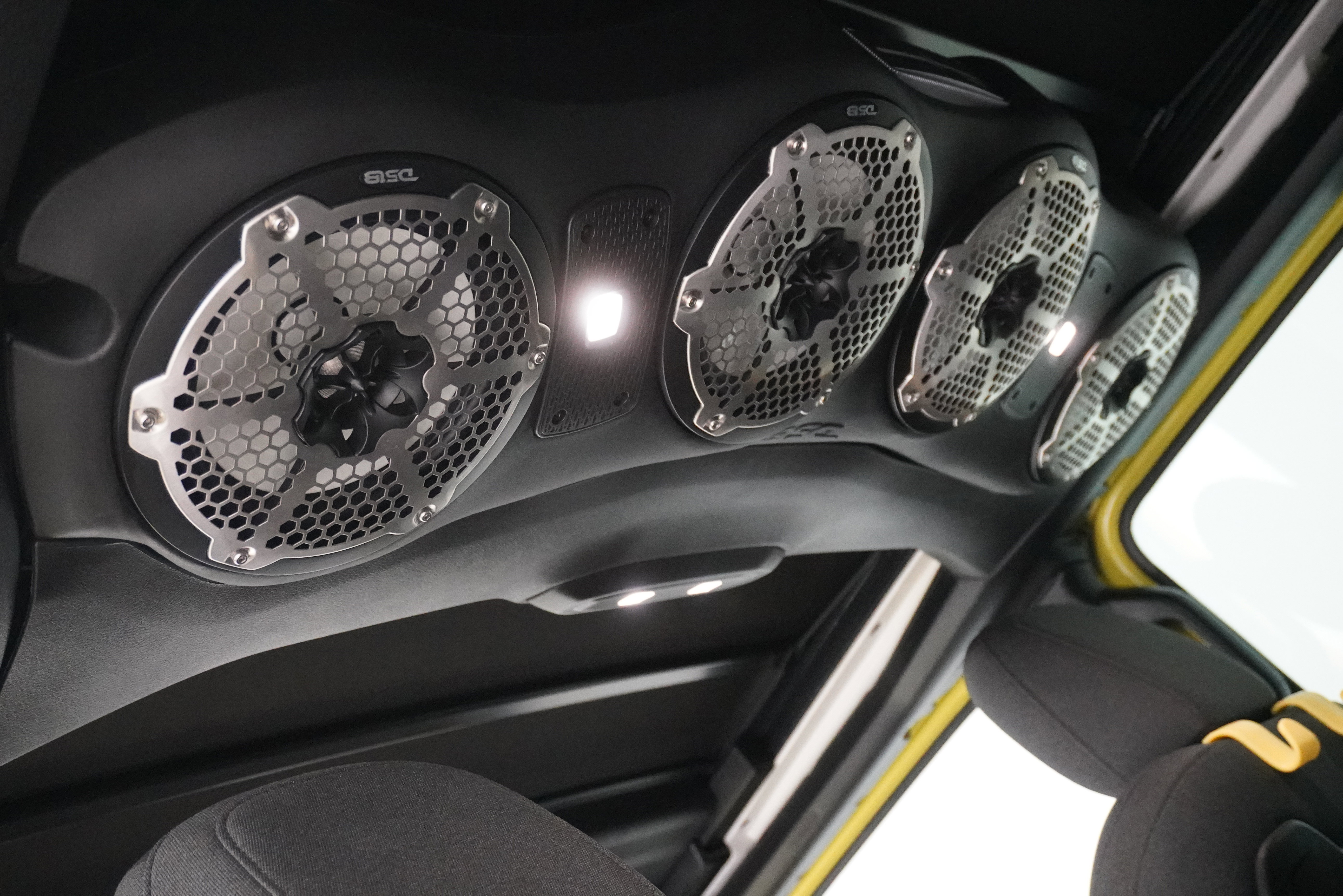 Used 2024 Jeep Wrangler Unlimited Rubicon w/ XTREMEE 35" Tire Package image 16