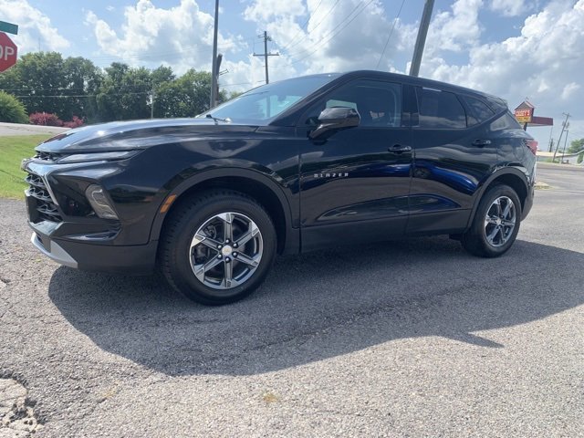 Used 2023 Chevrolet Blazer LT image 3