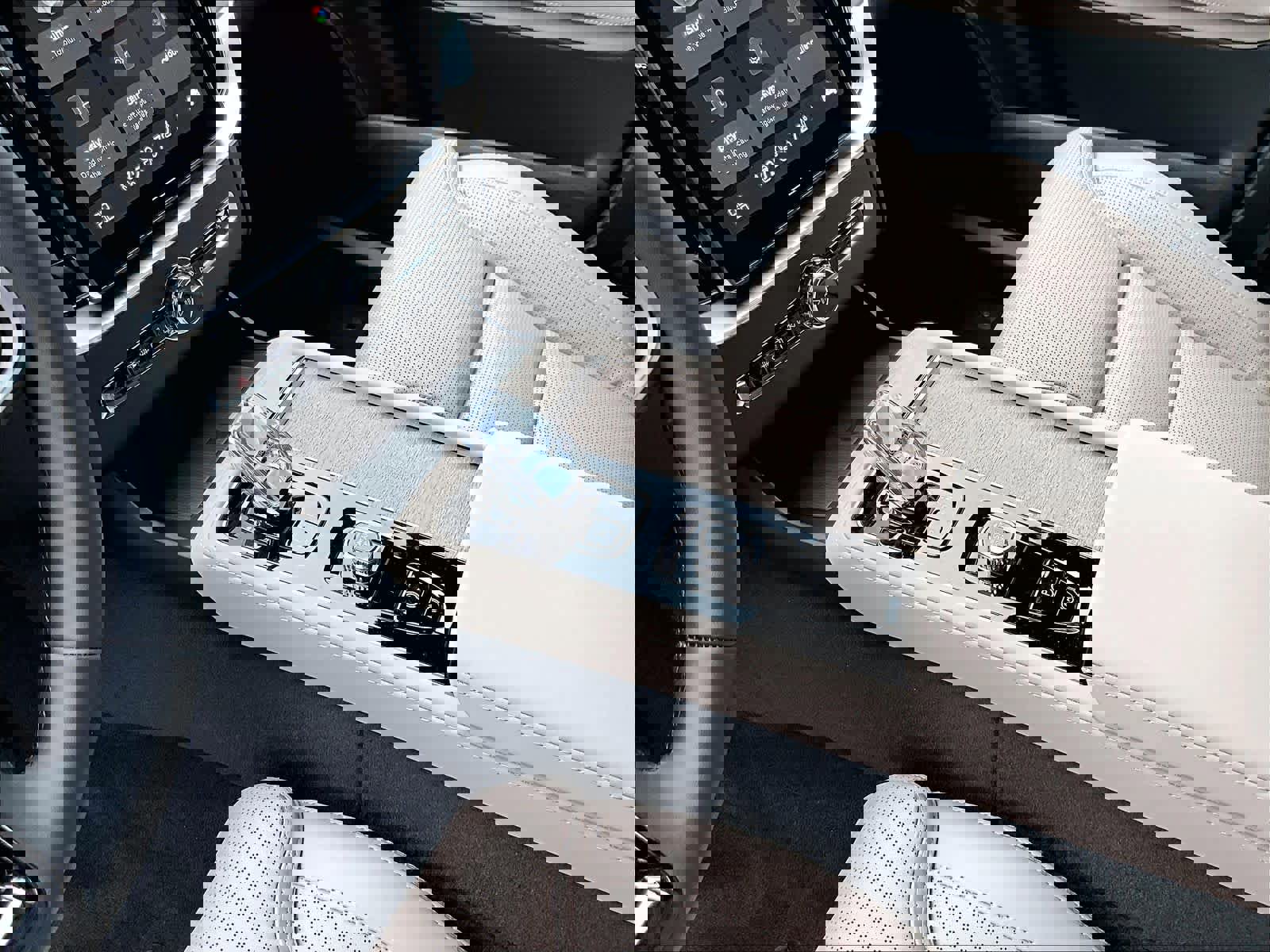 New 2026 Volvo XC90 T8 Ultra w/ Lounge Package image 10