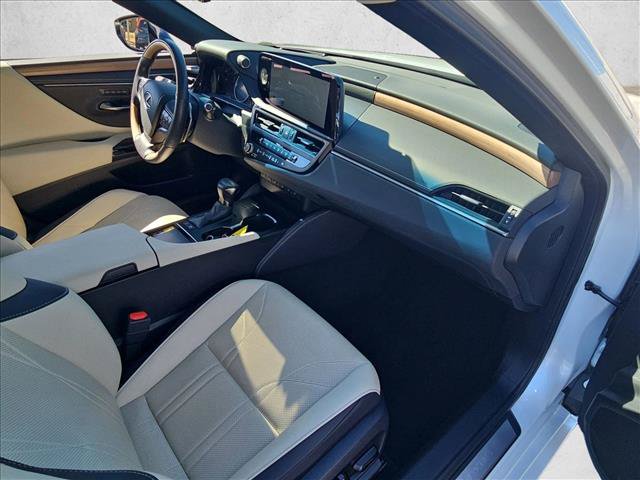 Used 2024 Lexus ES 300h w/ Luxury Package FWD image 23