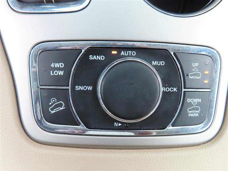 Used 2017 Jeep Grand Cherokee Overland AWD/4WD image 32