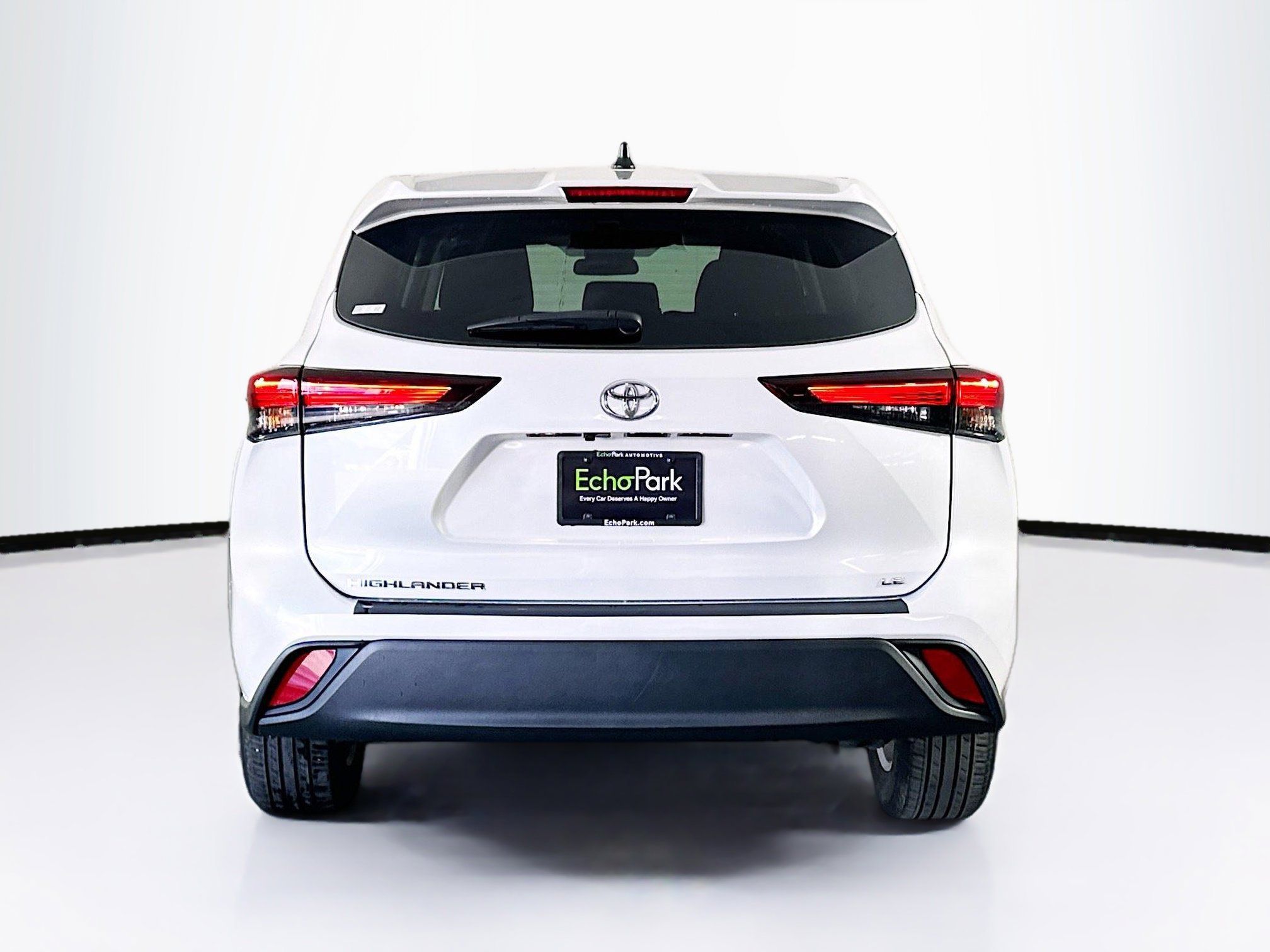Used 2024 Toyota Highlander LE image 7
