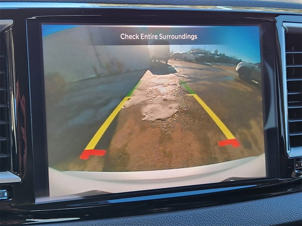 Used 2024 Chrysler Pacifica Touring-L image 24