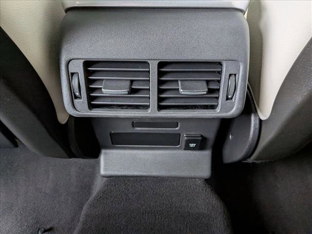 Used 2019 Land Rover Range Rover Velar R-Dynamic SE image 18