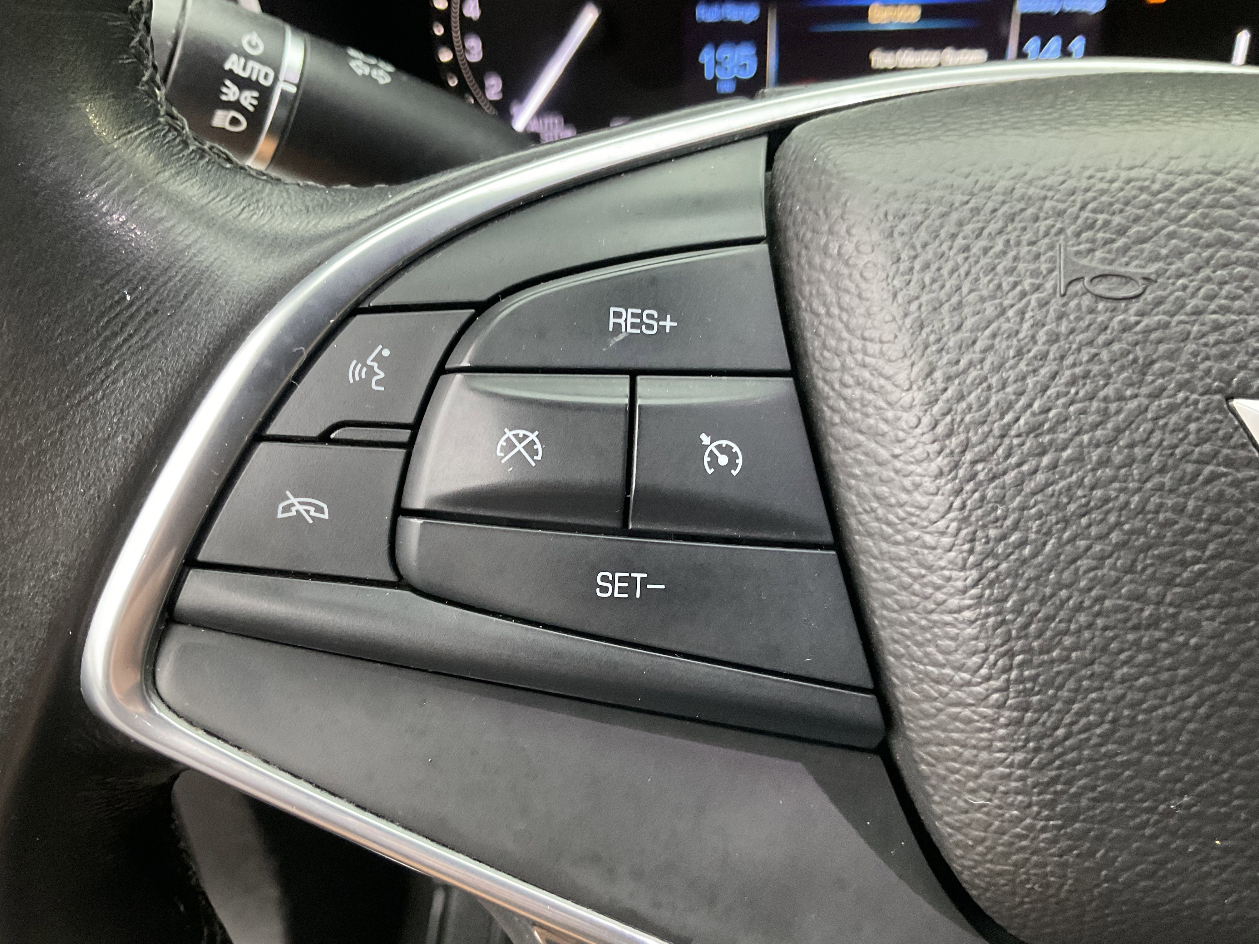 Used 2017 Cadillac XT5 FWD image 30