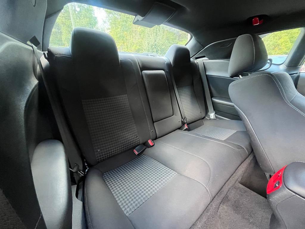Used 2018 Dodge Challenger R/T RWD image 33