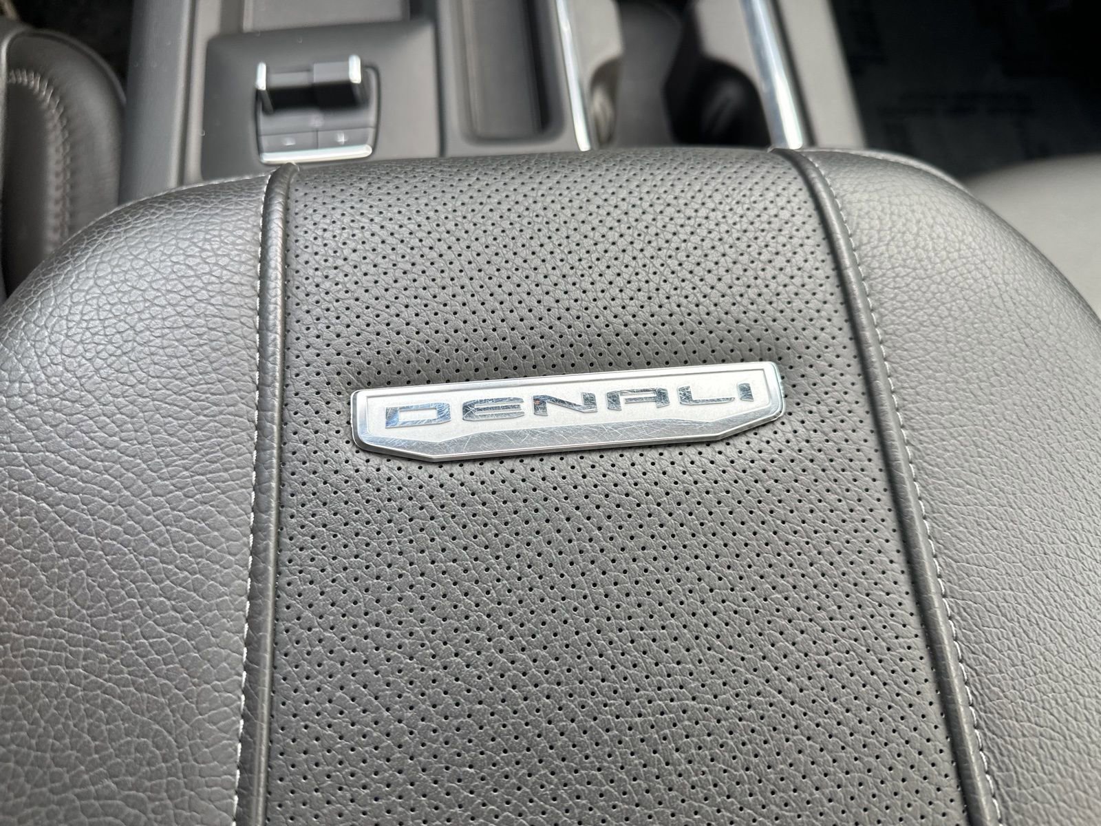 Used 2024 GMC Sierra 2500 Denali w/ Technology Package AWD/4WD image 80
