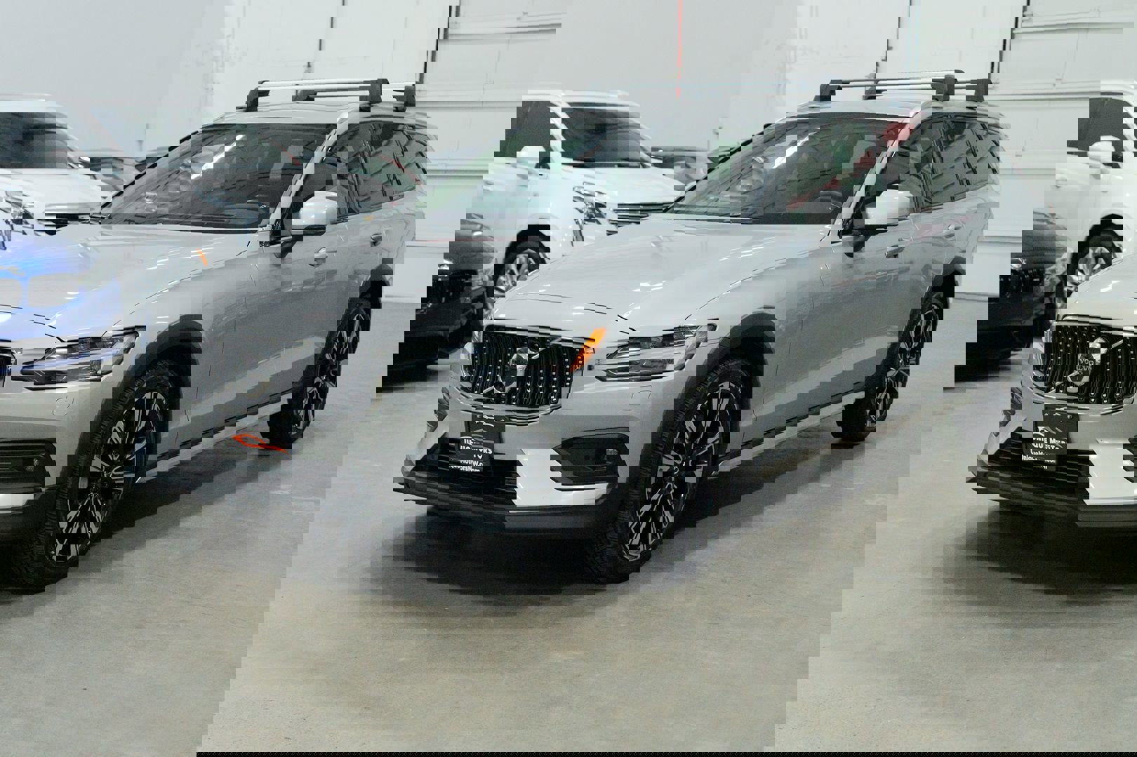 Used 2023 Volvo V60 B5 Cross Country Ultimate w/ Climate Package image 3