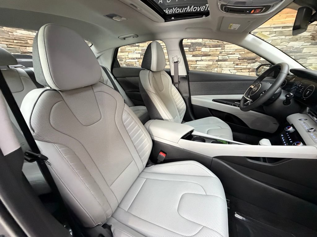 Used 2025 Hyundai Elantra Limited FWD image 15