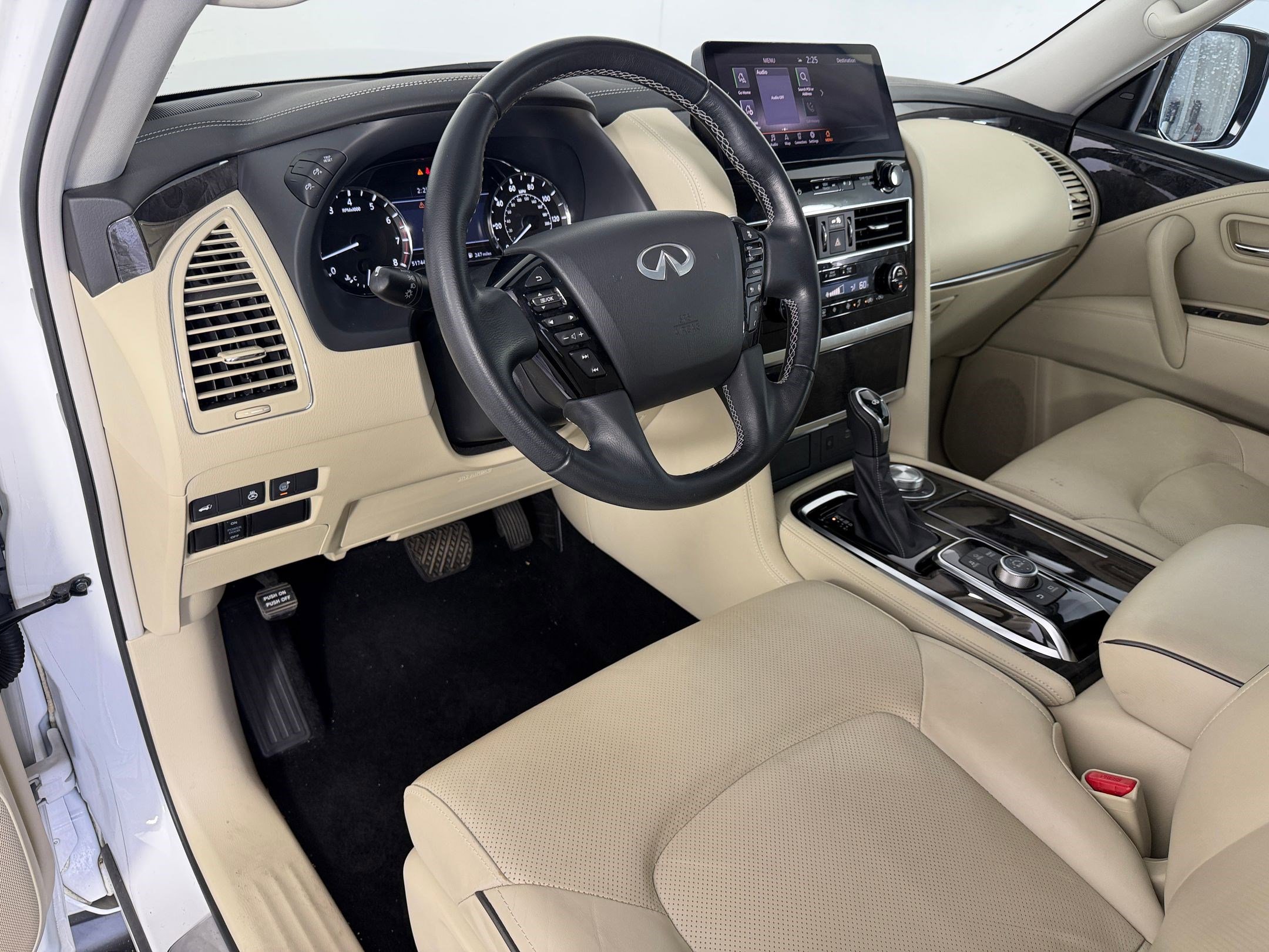 Used 2022 INFINITI QX80 Luxe w/ Cargo Package AWD/4WD image 4