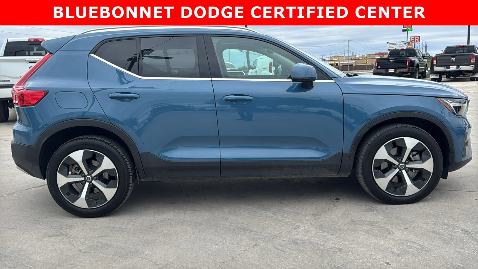 Used 2023 Volvo XC40 B5 Plus w/ Protection Package Premier image 4